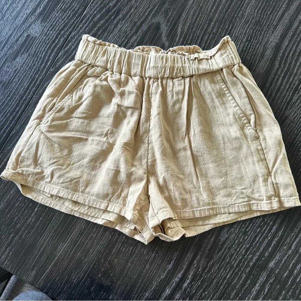 Hollister Linen Blend Paperbag High Rise Lined Shorts in Tan, Size XS - Picture 4 of 12